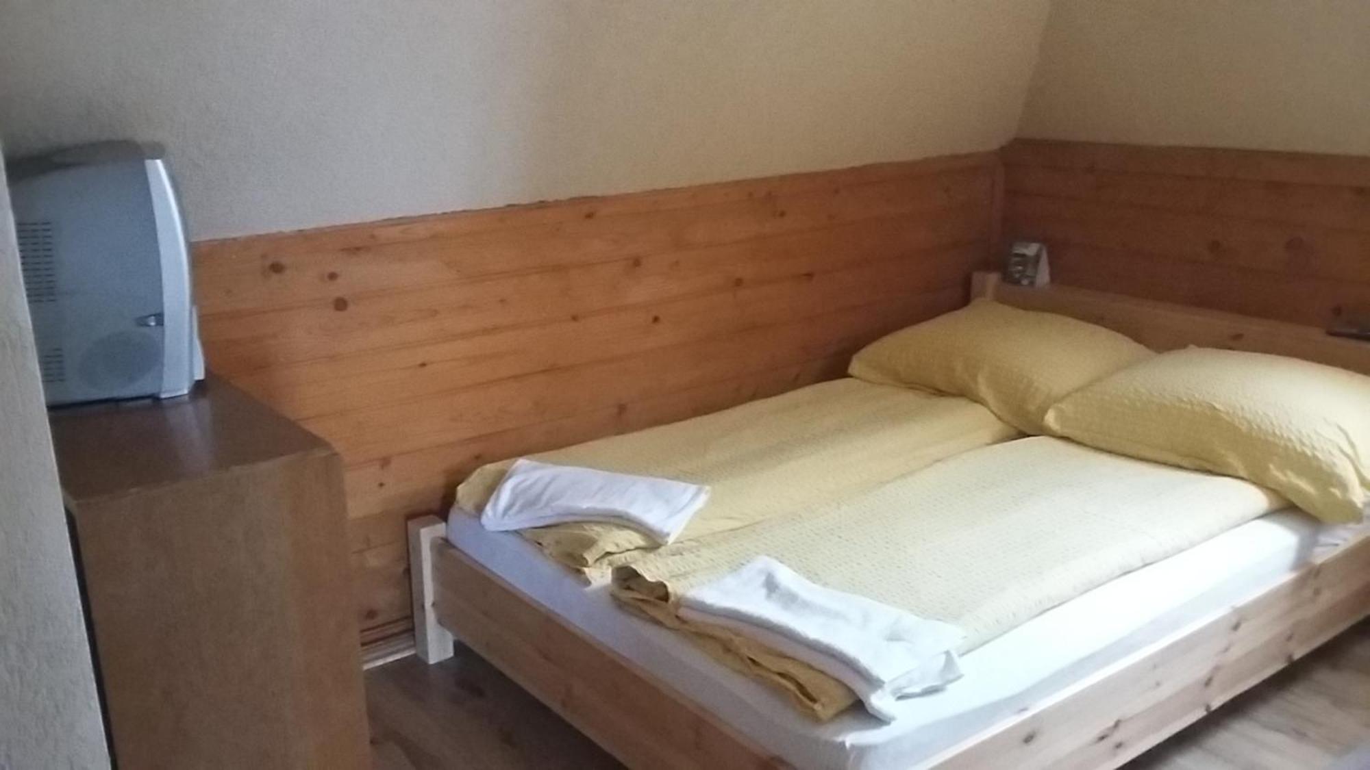 Hotel Emilia Vendeghaz Ciumani Zimmer foto